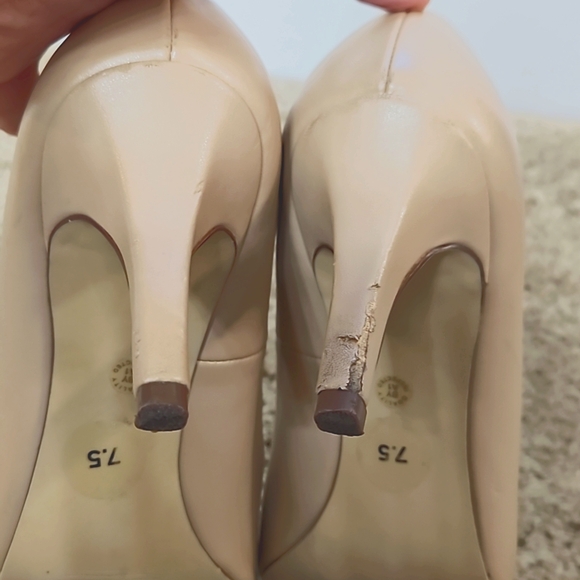 East 5th Beige Nude Faux Leather Round Toe Pump Heels Slip On Womens Size 7.5 - Picture 8 of 10